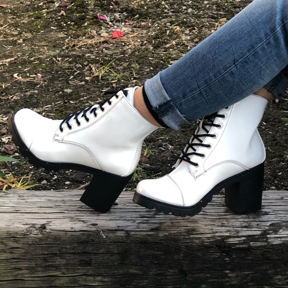 White patent ankle bootie - Picture 5 of 7